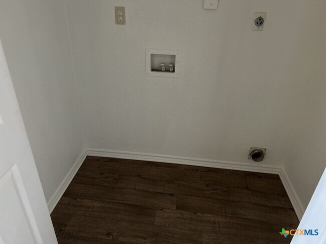 Building Photo - 3412 Cantabrian Dr