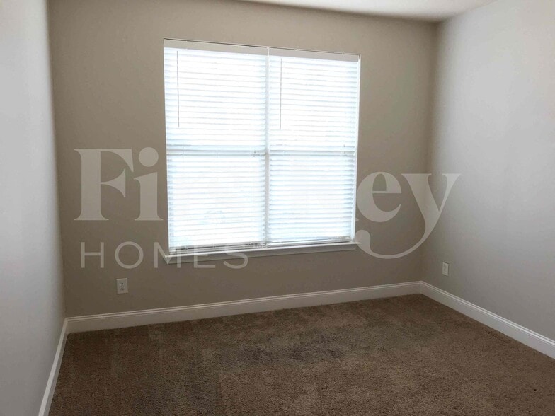 Building Photo - 2022 Poplar Falls Ave
