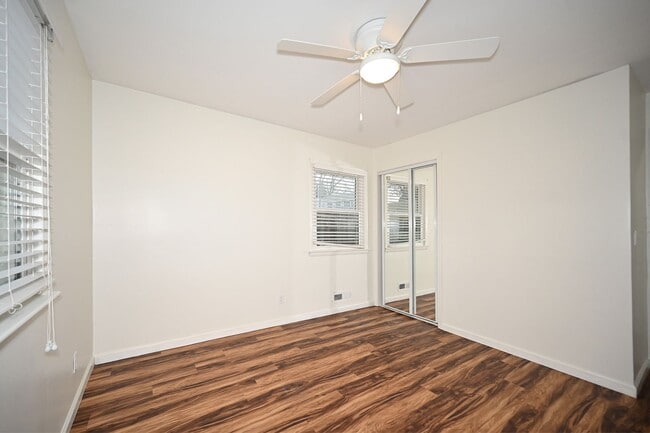 Building Photo - Cute 3-bedroom, 1 bath home with basement!