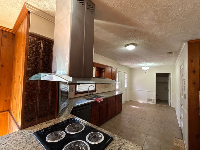 Building Photo - Room in House on Pleasant Hill Rd