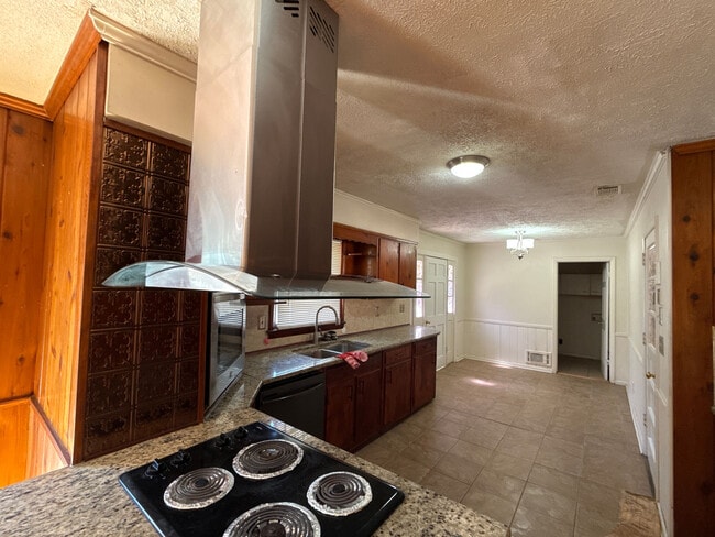 Building Photo - Room in House on Pleasant Hill Rd