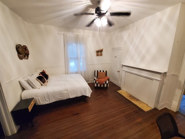 Building Photo - Furnished, Cozy Stay in the Arts District