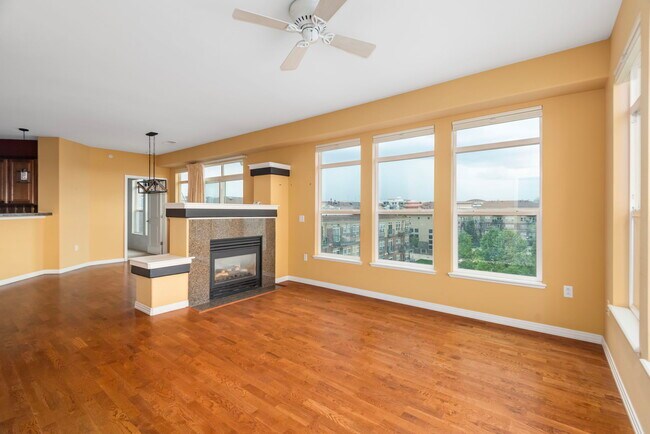 Building Photo - 10176 Park Meadows Dr