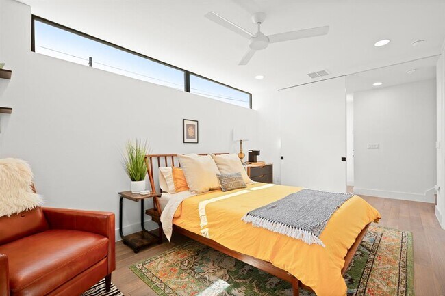 Building Photo - 3406 E 17th St