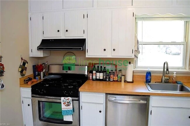 Building Photo - 1439 Simpson Ct