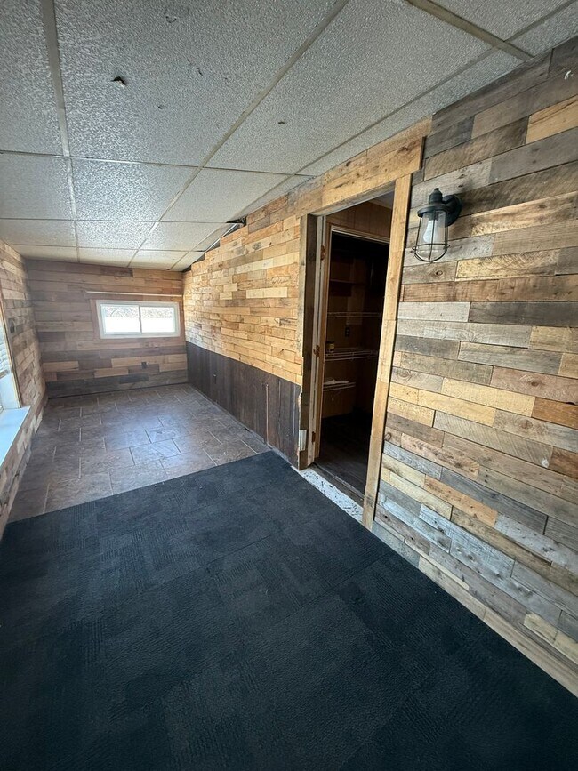 Building Photo - 3185 Spring Rd