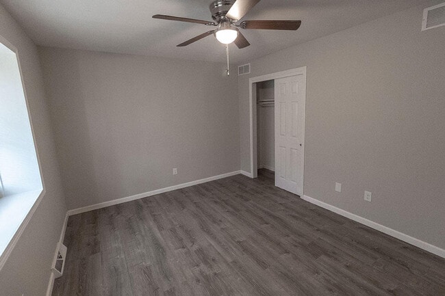 Building Photo - 6108 E St Charles Rd