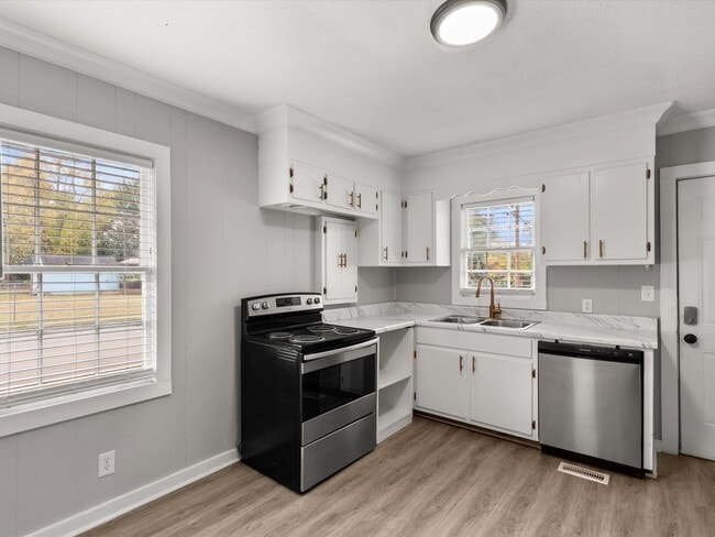 Building Photo - Fully Remodeled Corner-Lot Home Just Minutes from RSA & I-565!