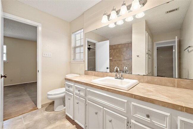 Building Photo - 1714 Shadowview Dr