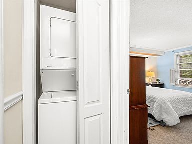 Building Photo - 2 Maple Ridge Dr