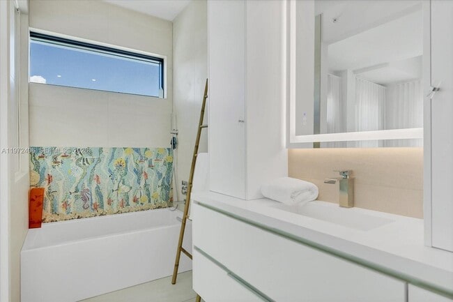 Building Photo - 11 Century Ln