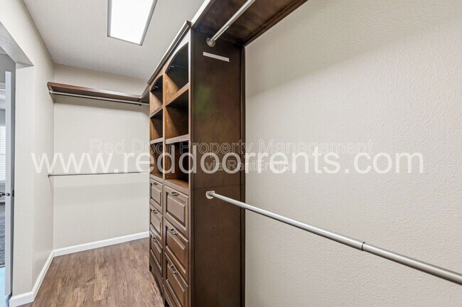 Building Photo - 603 Clear Creek Dr