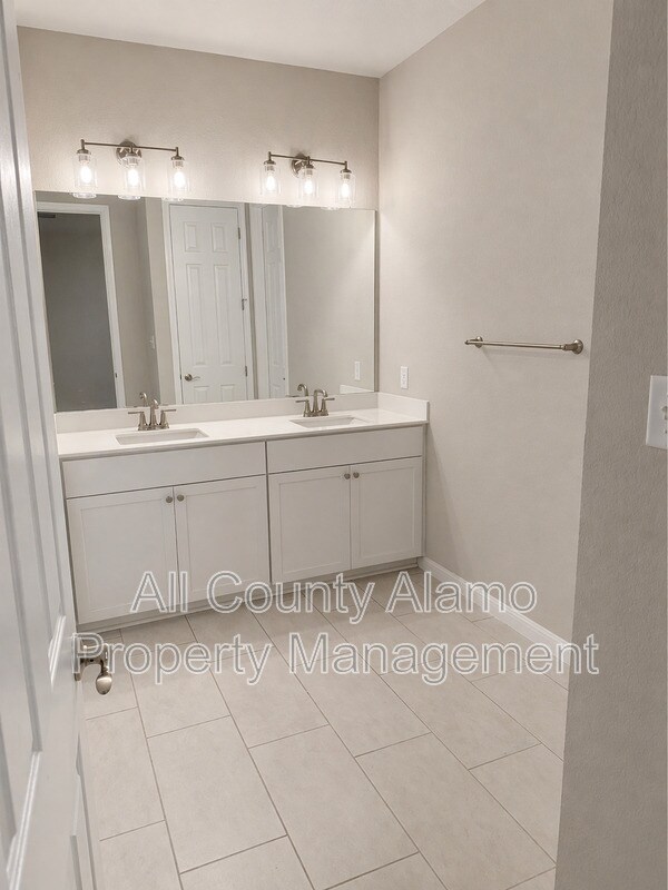 Building Photo - 420 Chaste Tree Dr