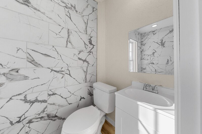 Building Photo - 204 E 2nd St