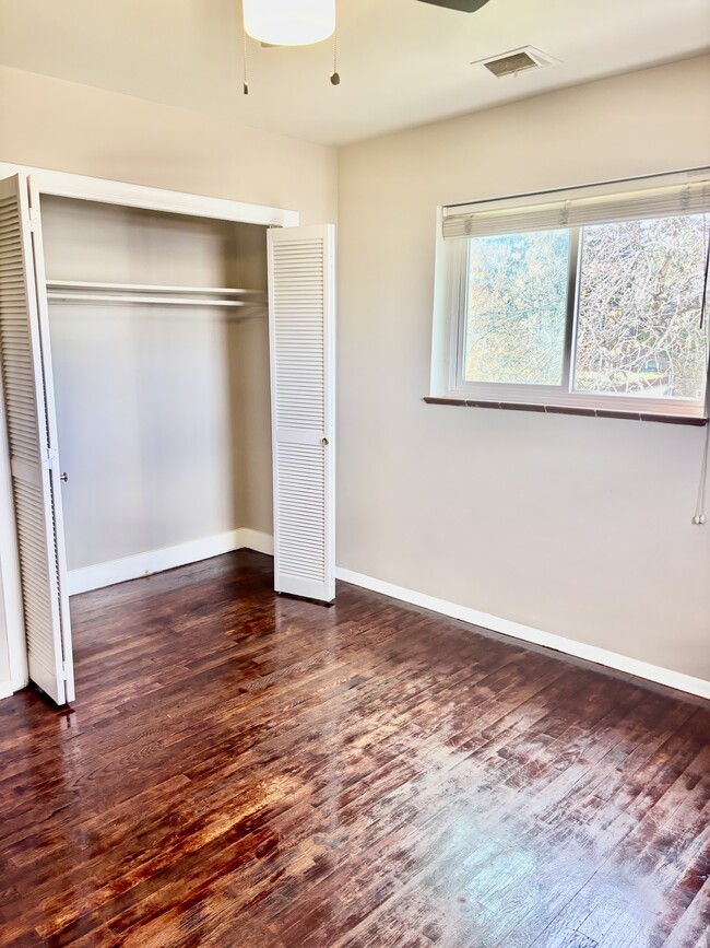 Building Photo - 316 S Dale Ct