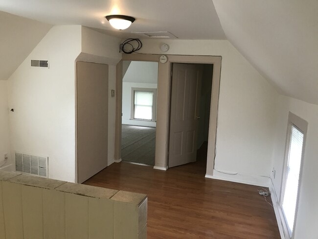 Building Photo - 900 W Main St