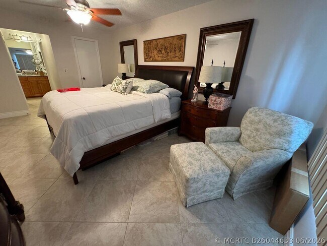 Building Photo - 6219 Bay Club Dr