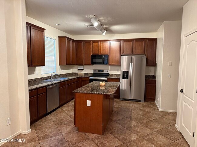 Building Photo - 4264 E Carla Vista Dr