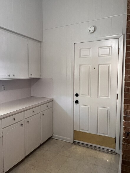 Front Door - 630 N 6th St