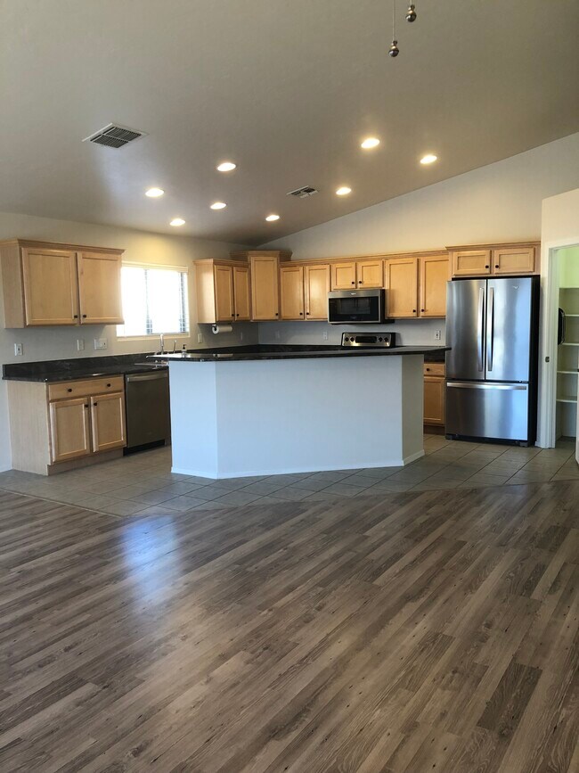 Building Photo - 10427 E Avalon Park St