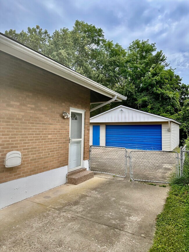 Building Photo - 2498 Garrison Dr