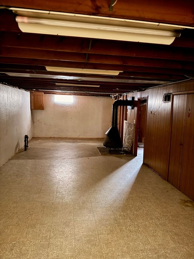 Building Photo - 3 bedroom home