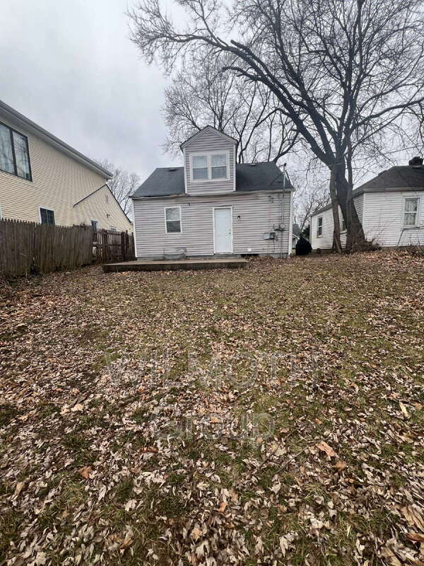 Building Photo - 3915 Hillside Ave