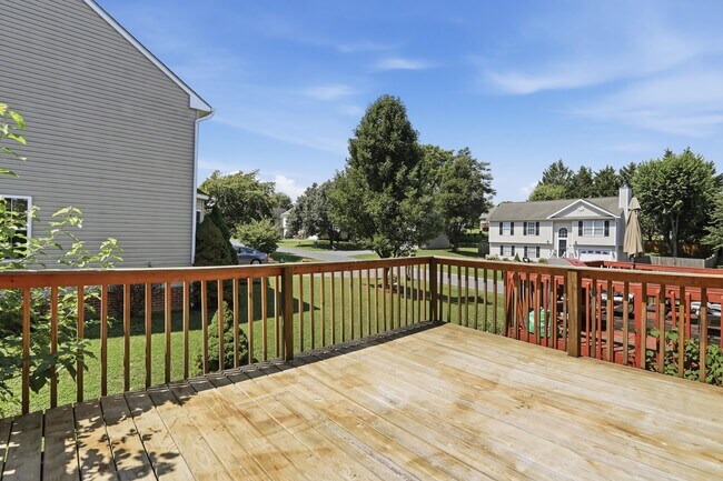 Building Photo - 10 Crabapple Ct