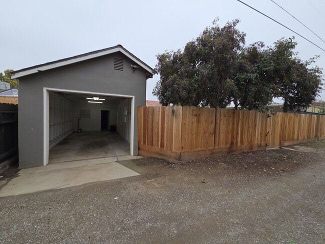 Building Photo - Elegant home with classic charm