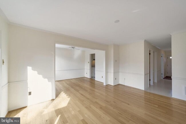 Building Photo - 10 Liberte Ln