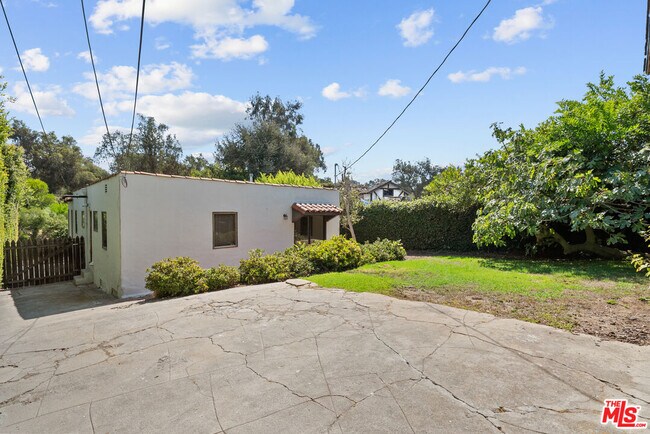Building Photo - 2569 Patricia Ave
