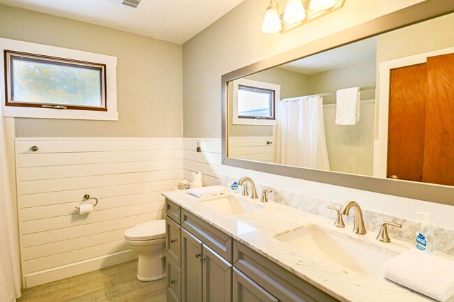 Building Photo - Charming Lakefront Home on Lake Skegemog – Off-Season Rental