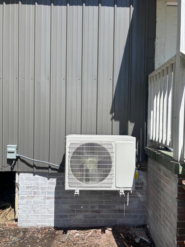 Building Photo - 229 13th St S