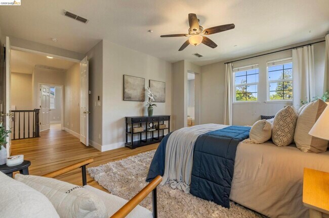 Building Photo - 822 Shasta Daisy Dr