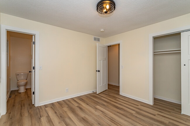 Building Photo - 105 Lynwood Dr