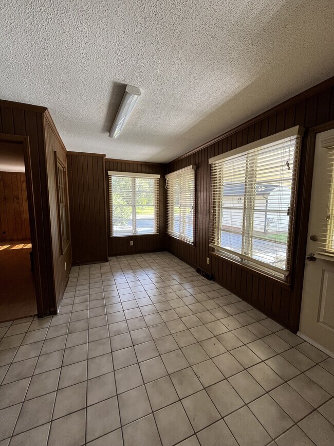 Building Photo - 5625 Potter Rd