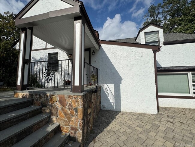 Building Photo - 20 Annadale St