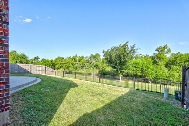 Building Photo - Desirable Home In Valencia Park!