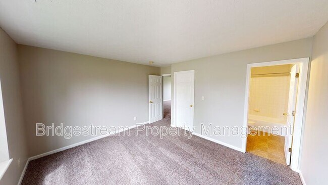 Building Photo - 8694 Plum Creek Ct