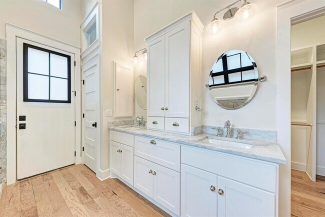 Building Photo - 1707 W St Johns Ave