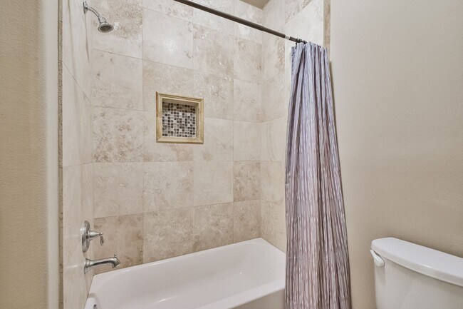 Building Photo - For Lease | 3 Bed, 2 Bath | 2,442 Sq Ft | ...