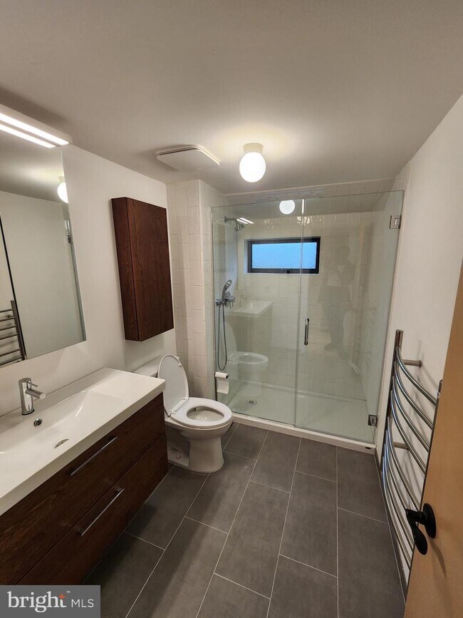 Building Photo - 1048 Prospect St