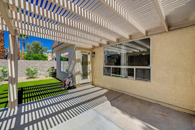 Building Photo - One-of-A-Kind 2 Story, 3 Bedroom with 3 Full Baths Home in the Heart of Summerlin!