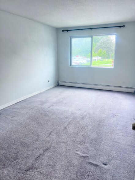 Building Photo - 8 Lancelot Court