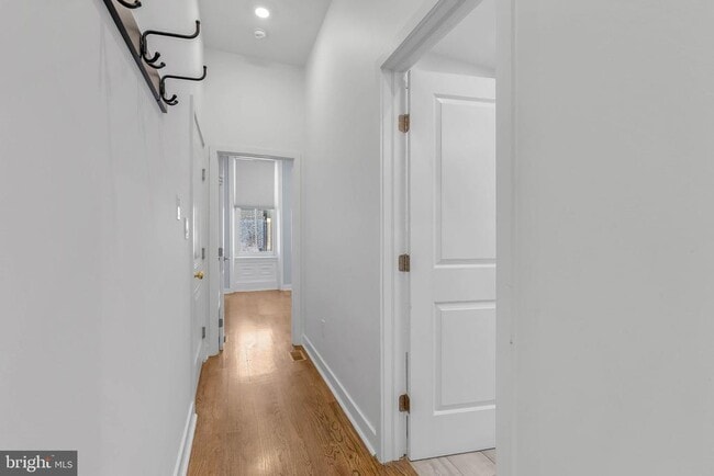 Building Photo - 1522 Mt Vernon St