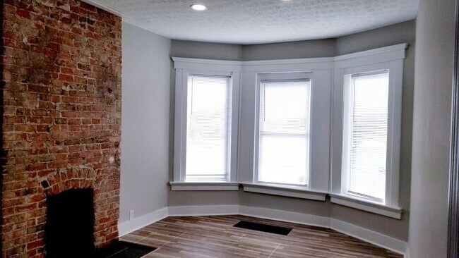 Building Photo - 544 S Champion