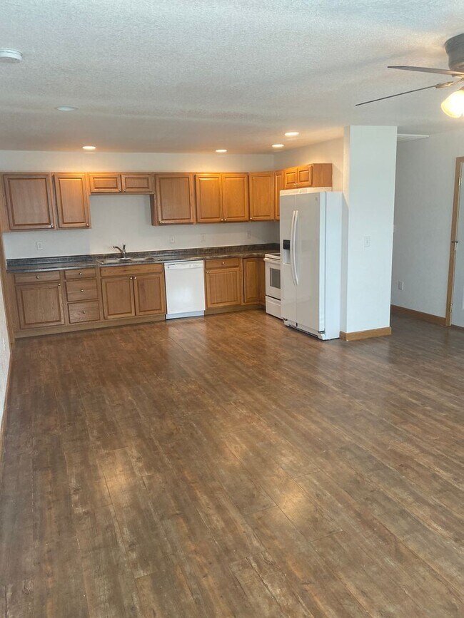 Building Photo - 1308 Trojan Rd