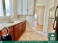 Building Photo - Located on amazing Lake Street 1Bed/1Bath