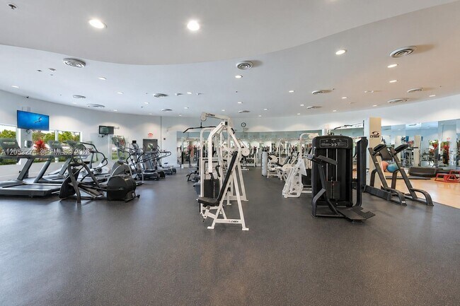 Building Photo - 5600 Collins Ave