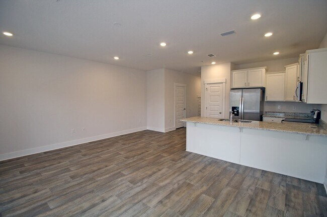 Building Photo - Don’t Miss This 3BR Townhome in North Pensacola — Garage, Modern Finishes, Community Pool & Easy ...